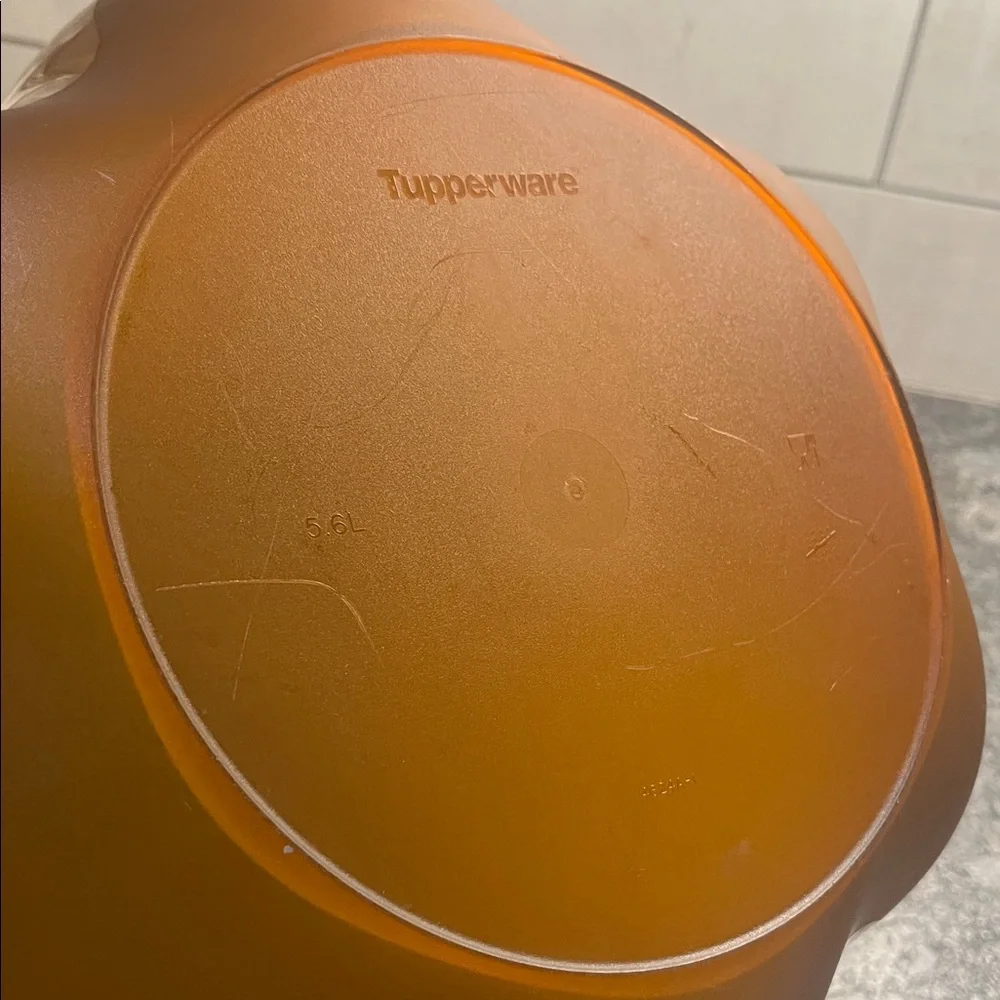 Tupperware Amber Chip/salad bowl. Flower-Shaped Bowl 14x5 exc condition